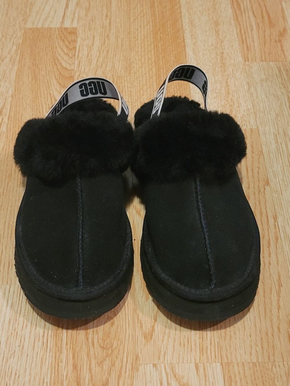 Girls Like New UGG Funkette